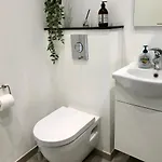 Private Renovated Apartment Apartamento